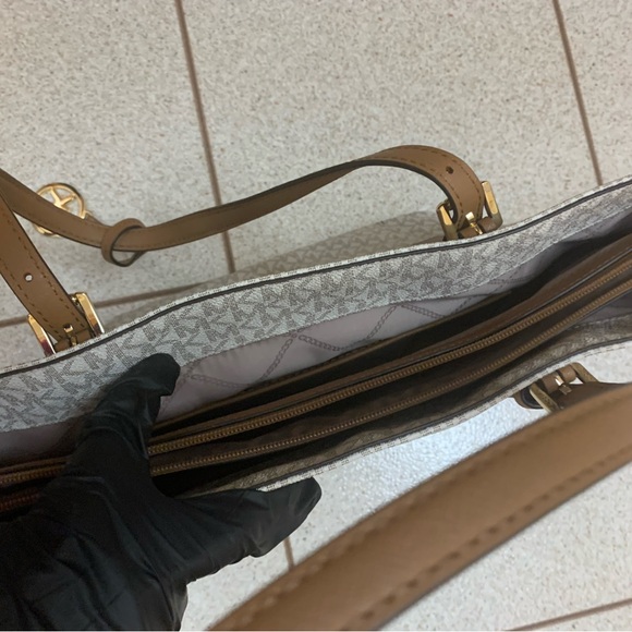 MICHAEL Michael Kors Tan Tote with Structured Design - Picture 3 of 3